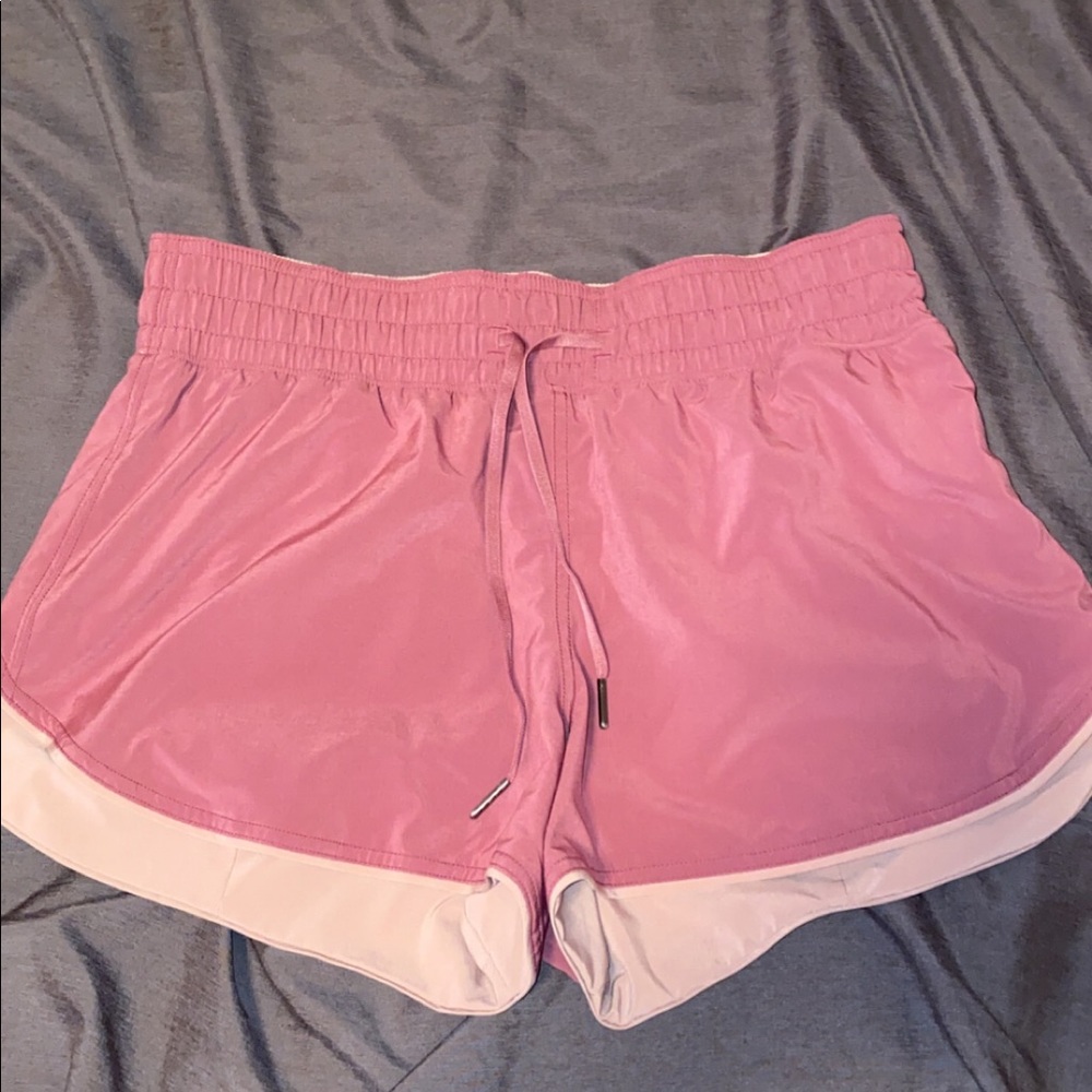Lululemon reversible shorts 💖🤍
